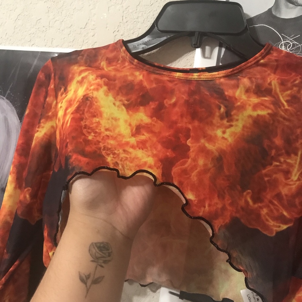 FLAME SHOULDER Y2K TOP